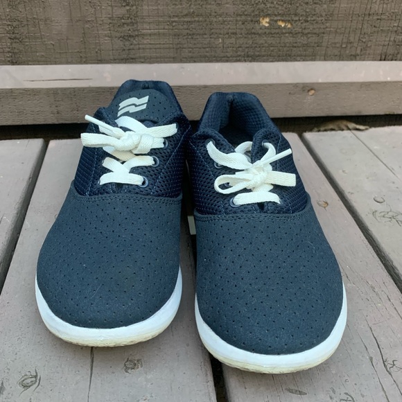 Strike Movement shoes - Picture 1 of 3